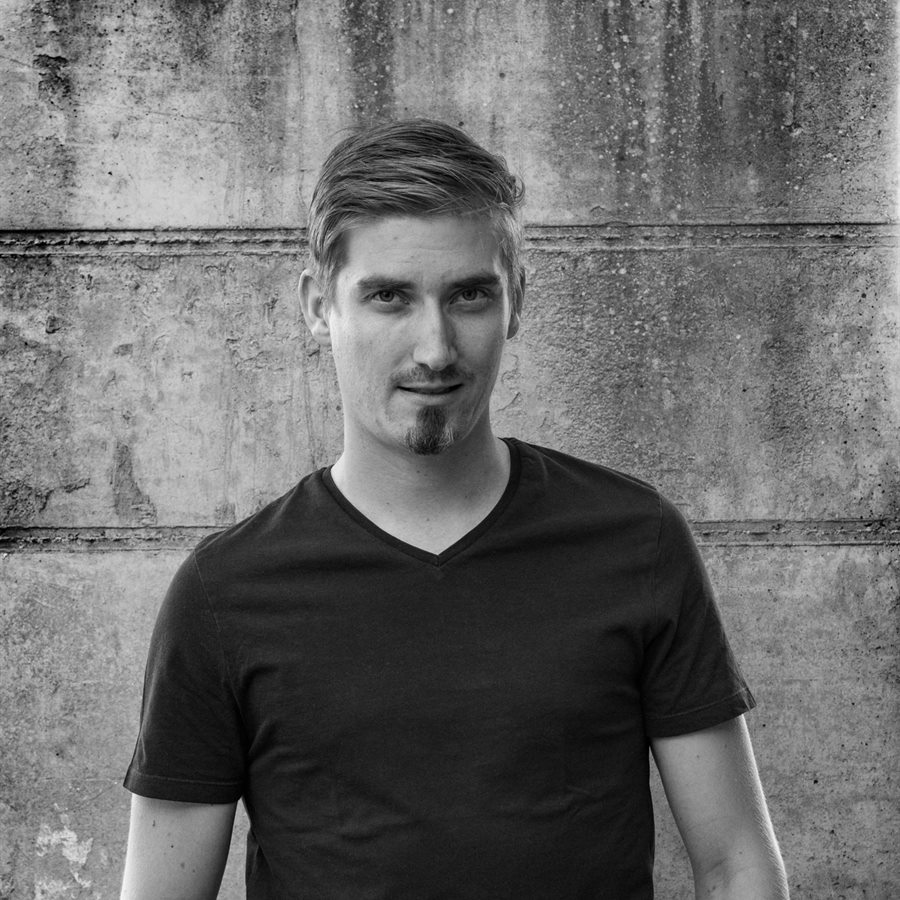 Jackstraw (BE), portrait against a concrete wall