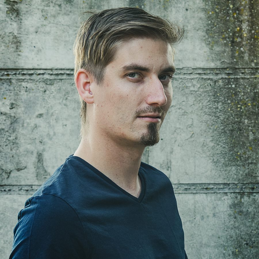 Jackstraw (BE), three-quarter portrait